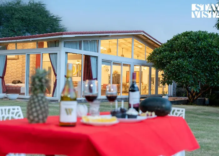 Stayvista's Glasshouse: Orchard Farmstay with Pool and Relaxation Gurgaon